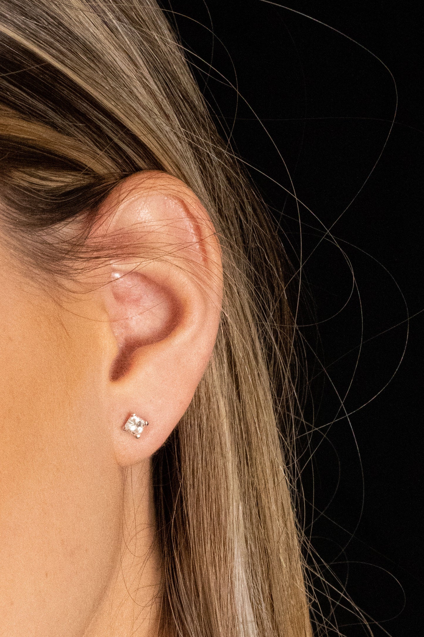 18K White Gold Stud Earrings With 0.68 TCW Natural Diamond