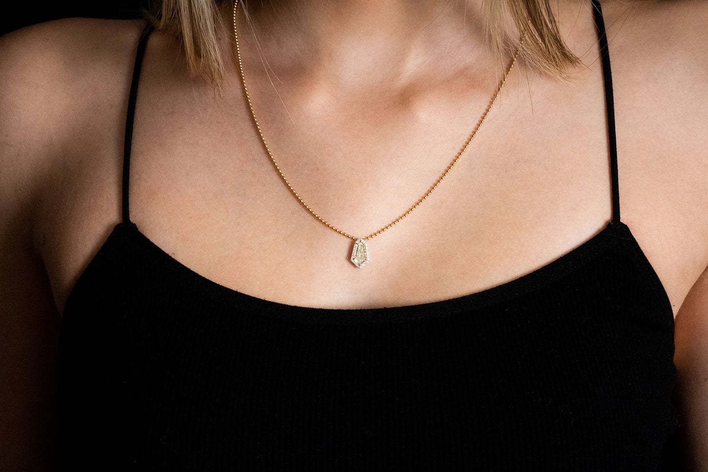 18K White Gold Pendant necklace With 0.94 TCW - Natural Fancy Colored Diamond Main Stone