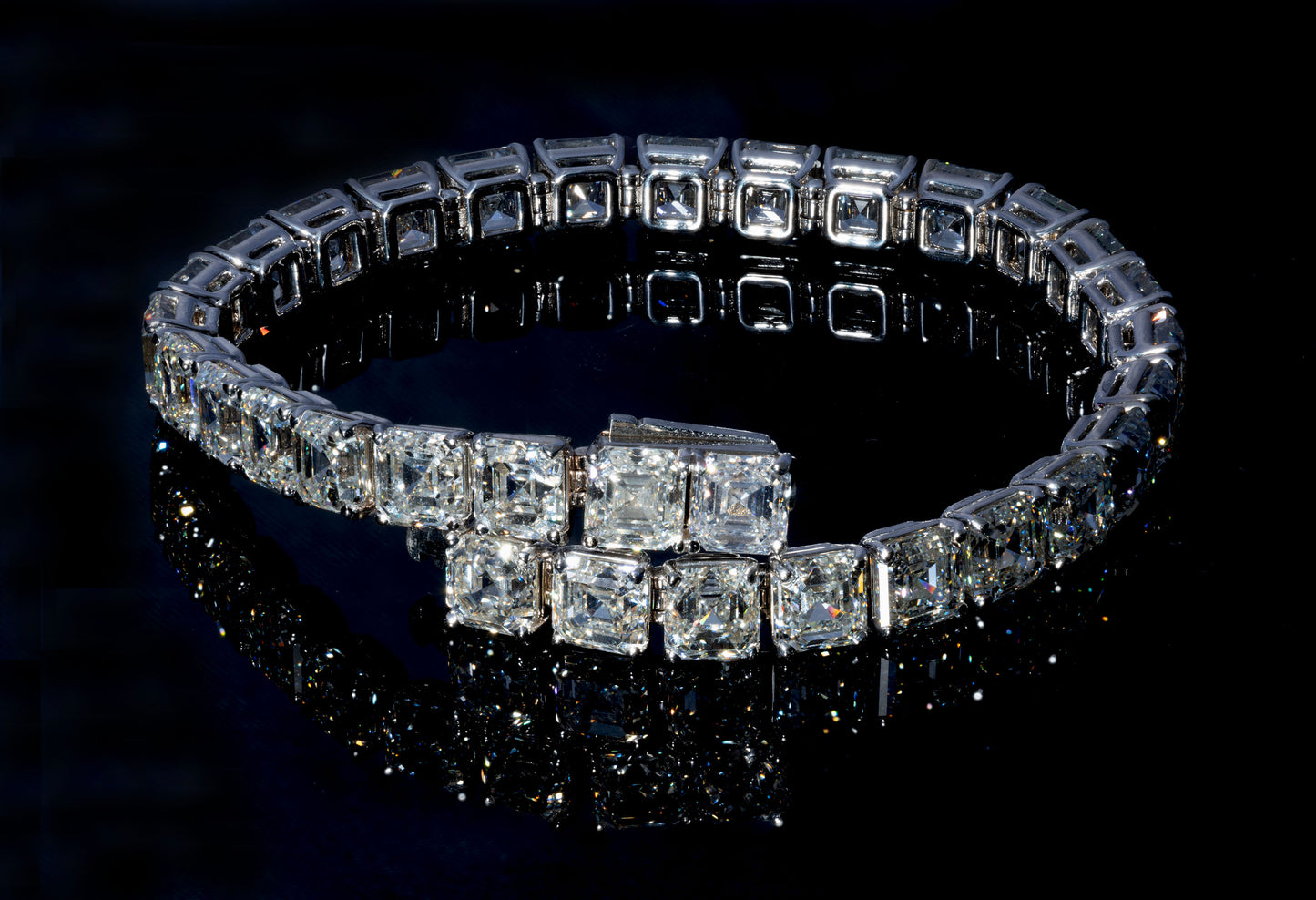 18K White Gold Tennis Bracelet With 29.28 Natural Diamonds
