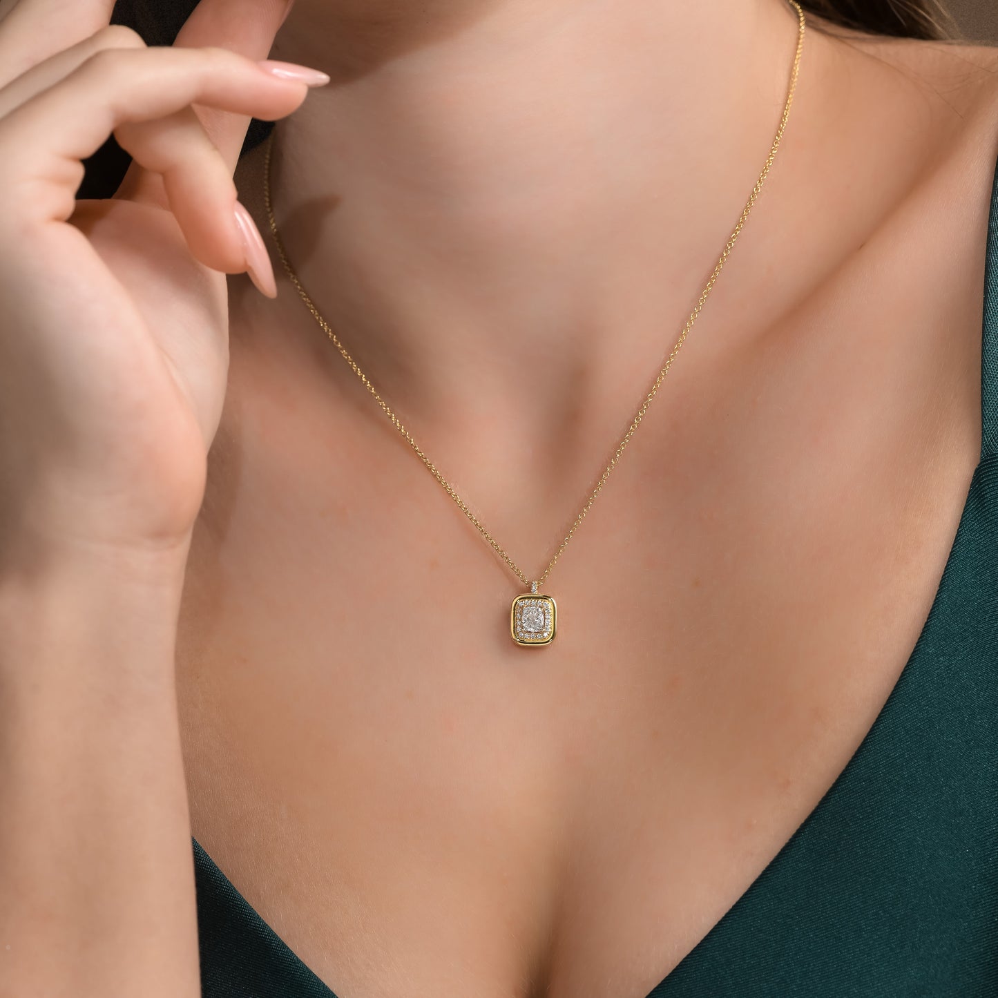 18K Yellow Gold Pendant Necklace With 0.50 TCW Natural Diamond