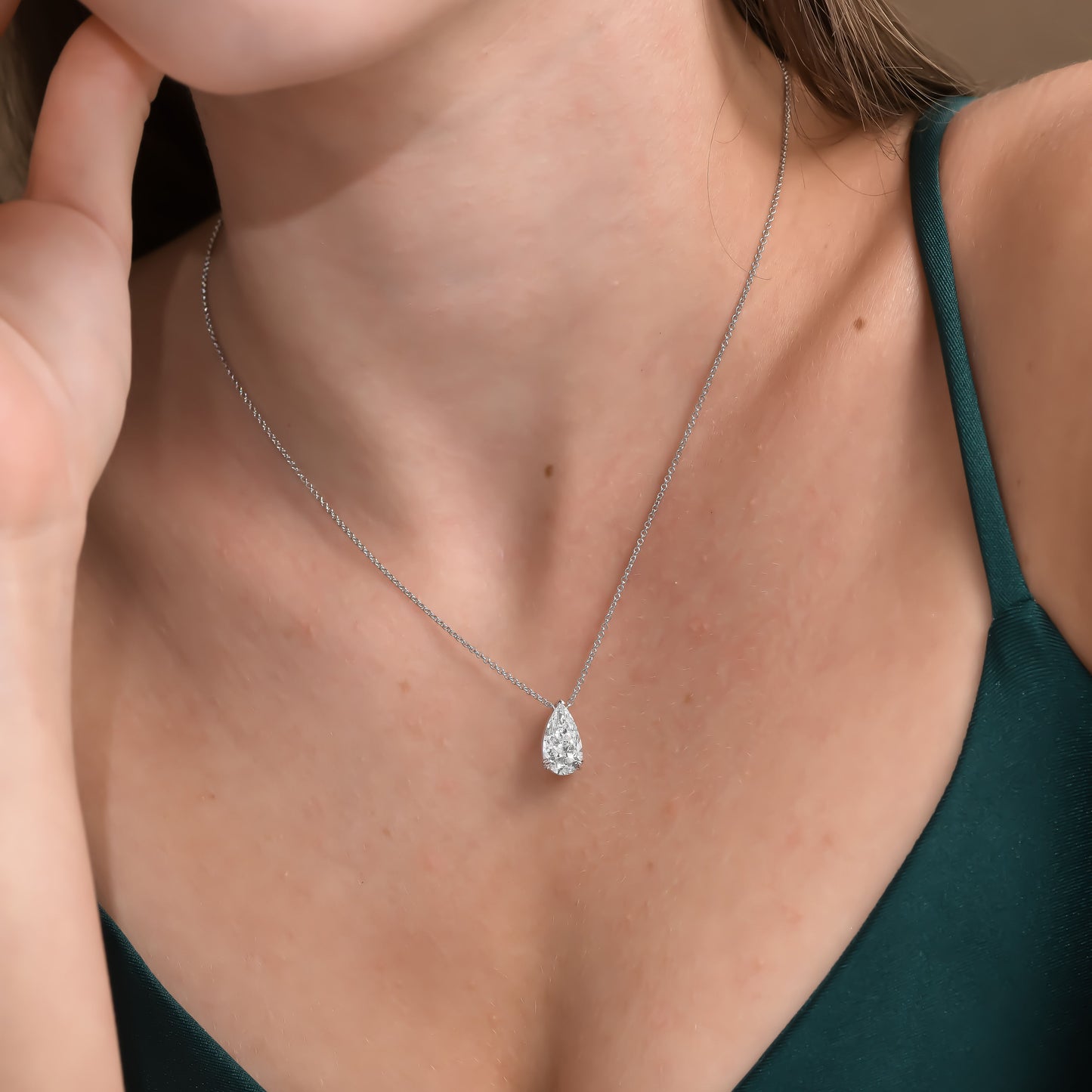 3.01 ct Pear Shape Natural Diamond in 18k White Gold Solitaire Pendant