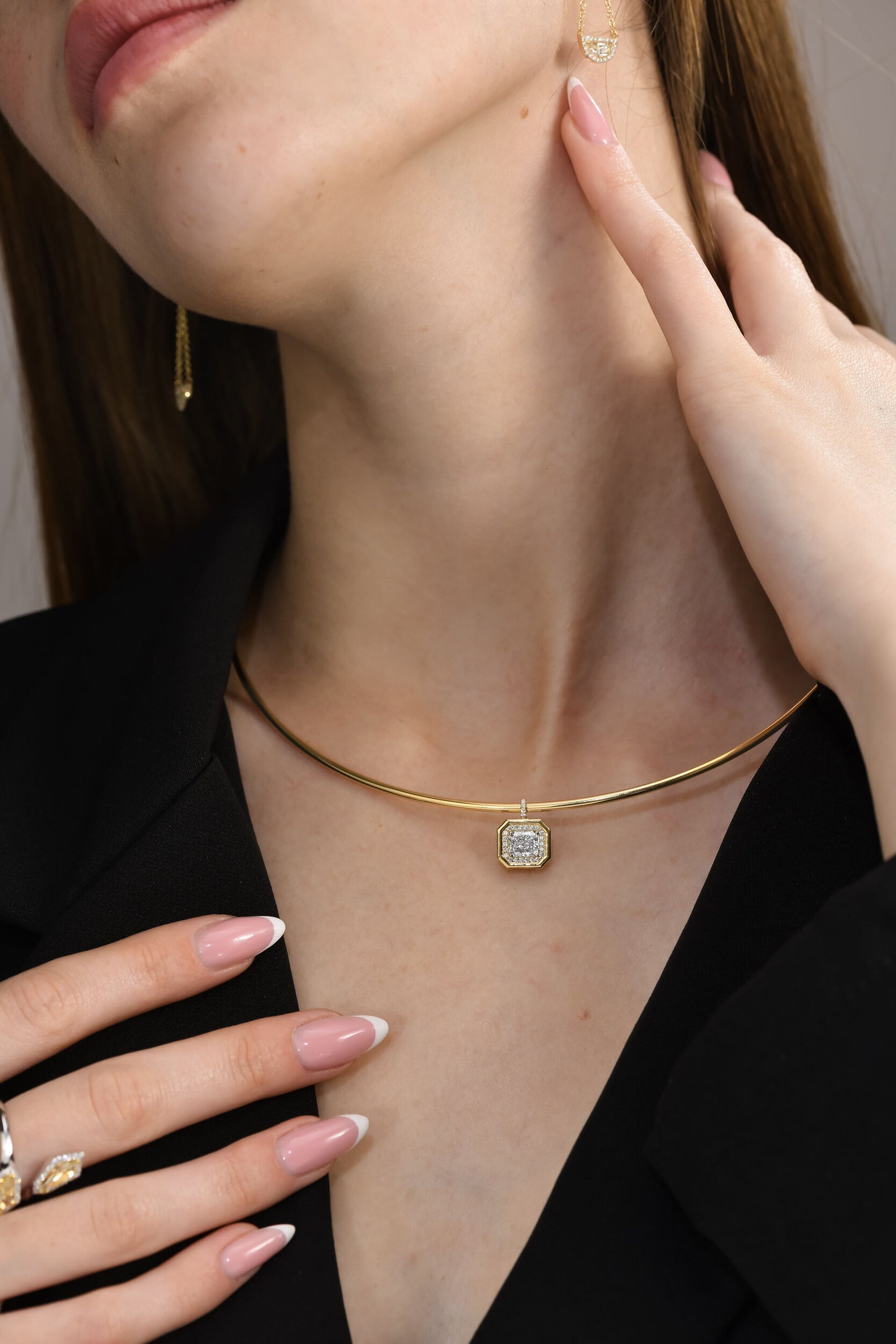 18k Yellow Gold Pendant Choker Necklace With 1.09ct Radiant Cut Natural Diamond