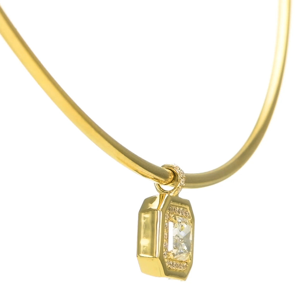 18k Yellow Gold Pendant Choker Necklace With 1.09ct Radiant Cut Natural Diamond