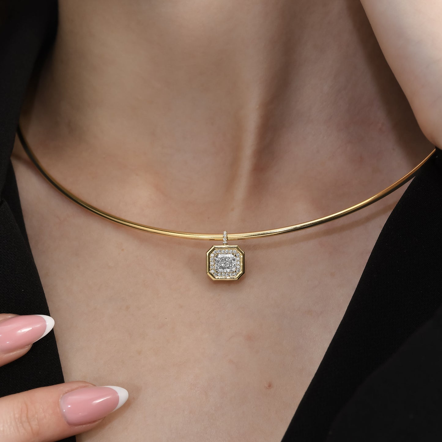 18k Yellow Gold Pendant Choker Necklace With 1.09ct Radiant Cut Natural Diamond
