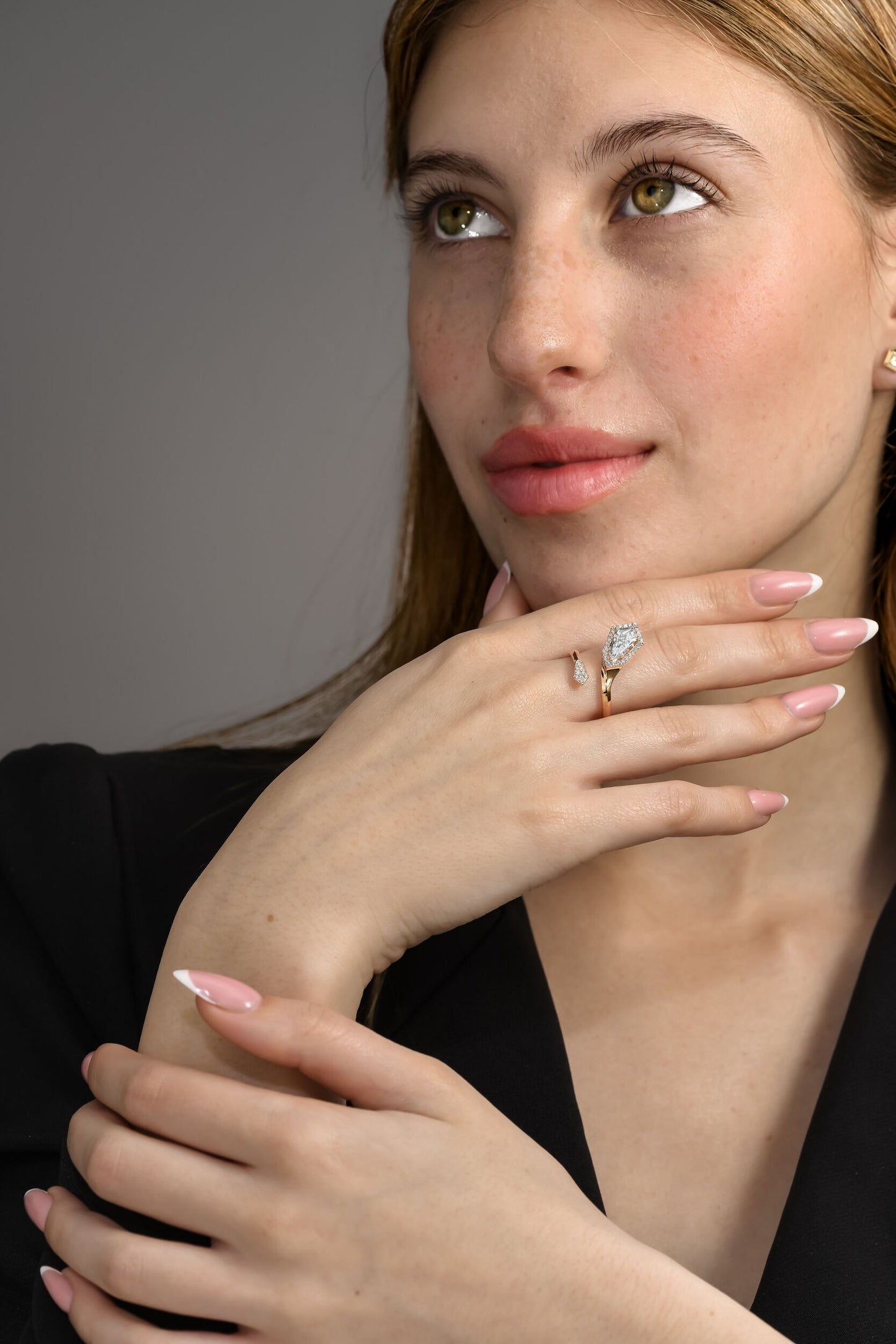 1.33tcw Kite Shape Natural Diamond in a 18k Rose Gold Statement Ring, Main Stone 1.13ct (Kite Shape) + 0.20ct Round Stones, Gold Weight:4.77 Gram
