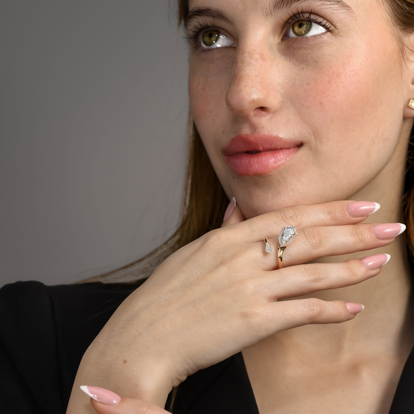 1.33tcw Kite Shape Natural Diamond in a 18k Rose Gold Statement Ring, Main Stone 1.13ct (Kite Shape) + 0.20ct Round Stones, Gold Weight:4.77 Gram