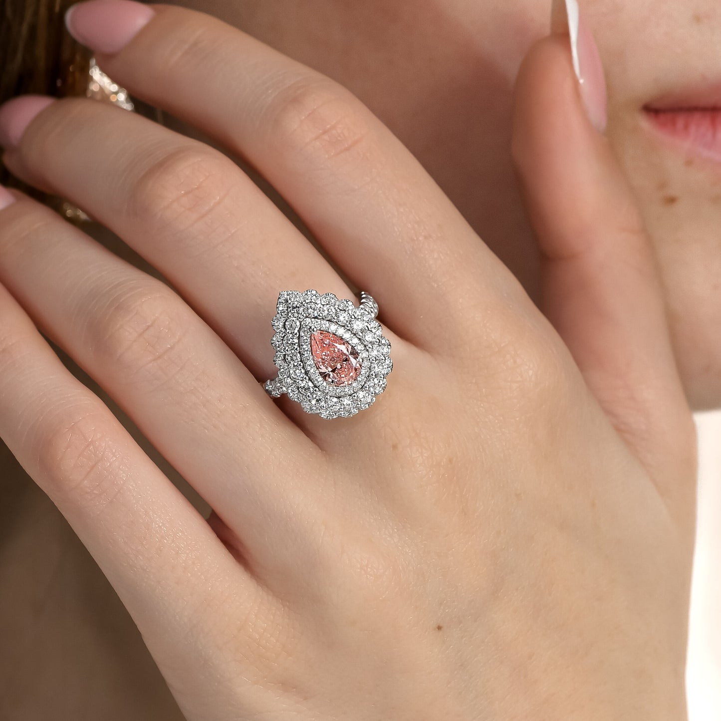 18K White Gold Statement Ring With 1 Carat Fancy Coloured Diamond
