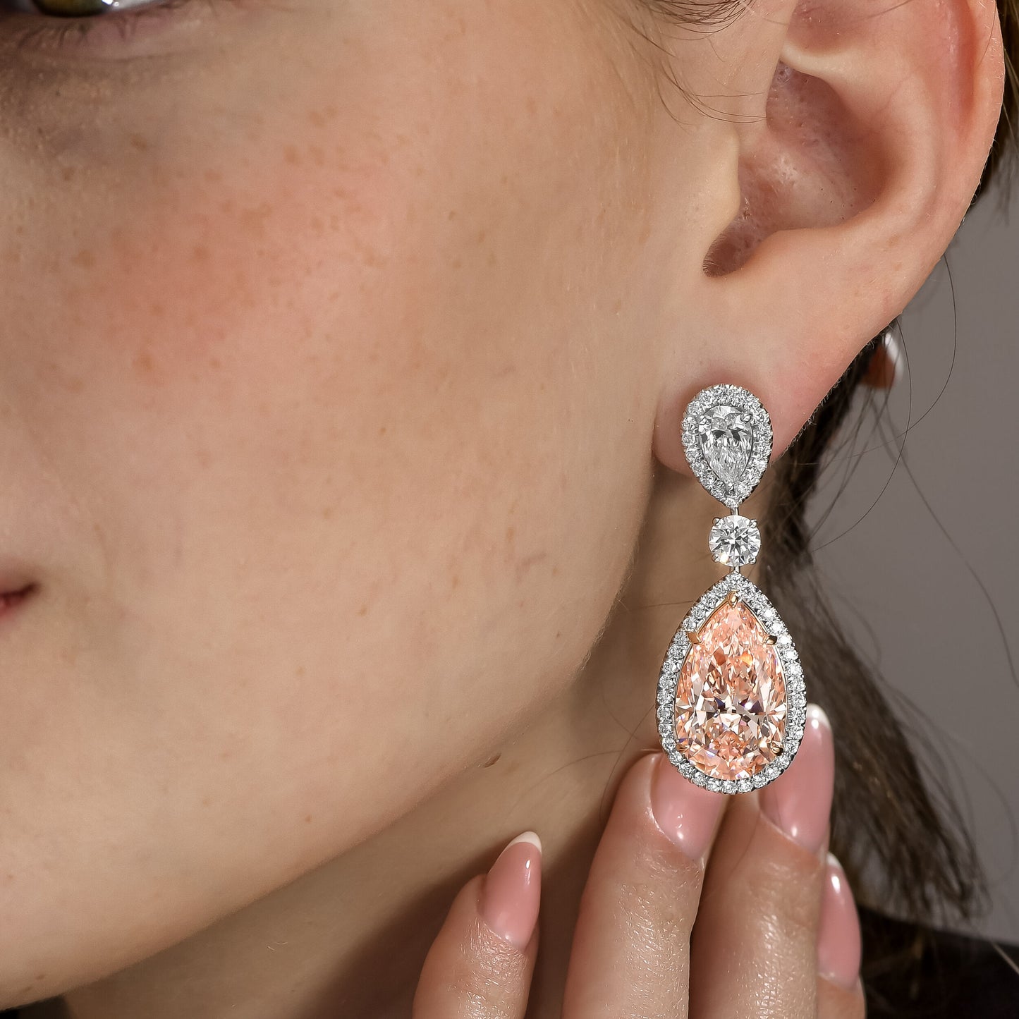 20.20ct Fancy Vivid Pink Pearshape Earrings (Treated Color)Natural Diamonds