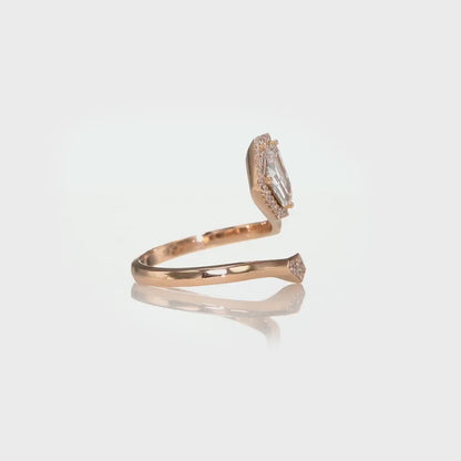 1.33tcw Kite Shape Natural Diamond in a 18k Rose Gold Statement Ring, Main Stone 1.13ct (Kite Shape) + 0.20ct Round Stones, Gold Weight:4.77 Gram
